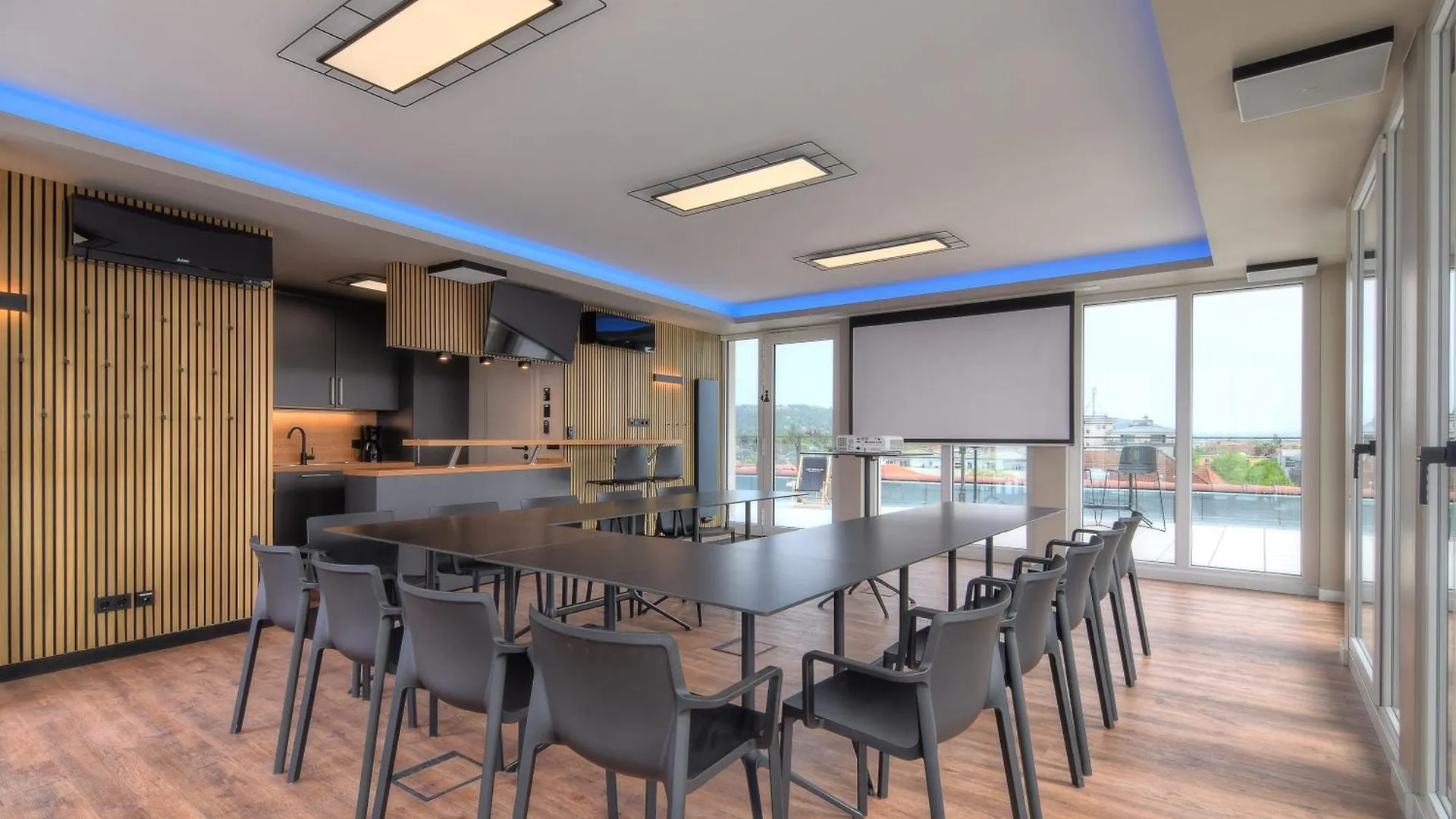 Oasis Appart - Wohnen In Dresden - Netflix - Tiefgarage - Dachterrasse 0*,  Niemcy